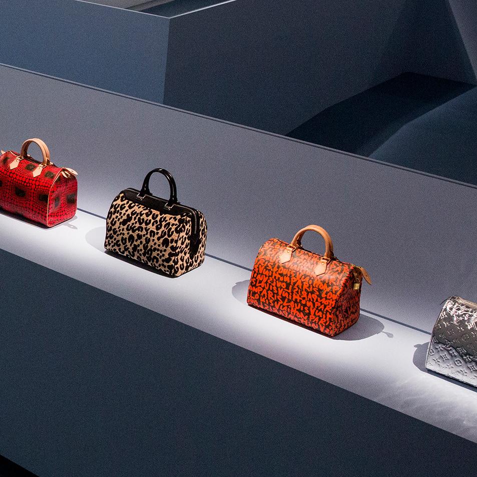 路易威登與 Supreme 攜手設計的衛衣及牛仔外套。