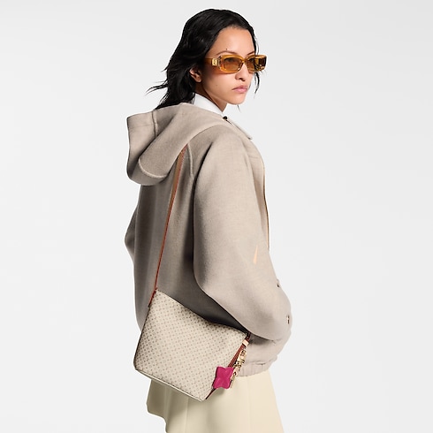 All In BB 時尚皮革 in 女士's 時尚包款 女生包包總覽 collections by Louis Vuitton (產品縮放)