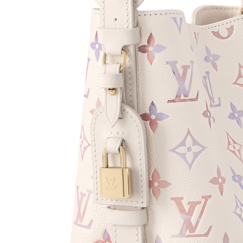 All In BB Monogram Empreinte 皮革 in 女士's 時尚包款 女生包包總覽 collections by Louis Vuitton (產品縮放)