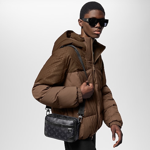 Alpha 郵差包 Monogram Eclipse 帆布 in 男士's 皮件系列 All Collections collections by Louis Vuitton (產品縮放)