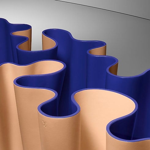 Anemona Table MM by Atelier Biagetti in 行李箱、旅行用品及家居精品's 家居及餐具精品 家具 collections by Louis Vuitton (產品縮放)