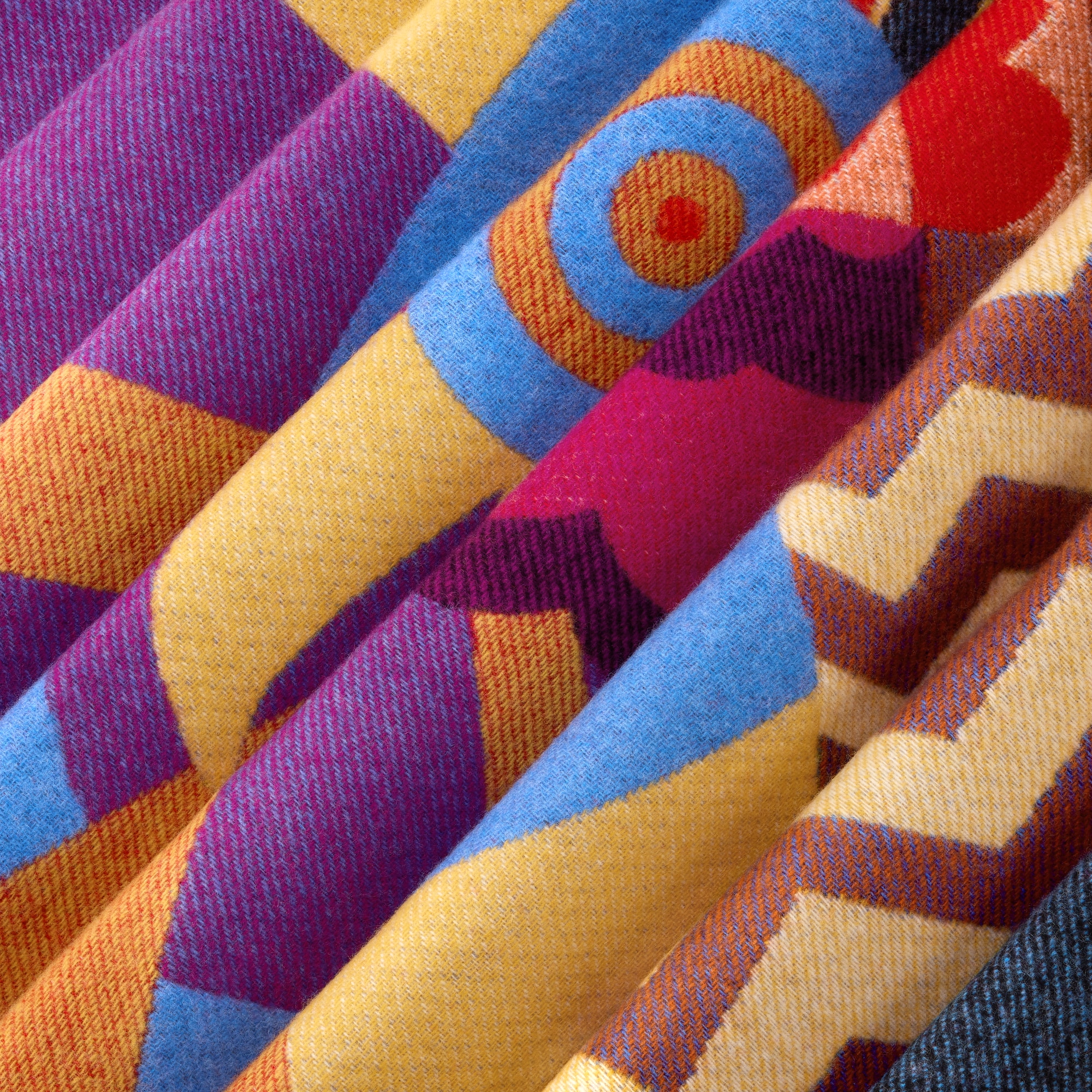 Animali Fantastici Parrot Throw 毛氈  in 行李箱、旅行用品及家居精品