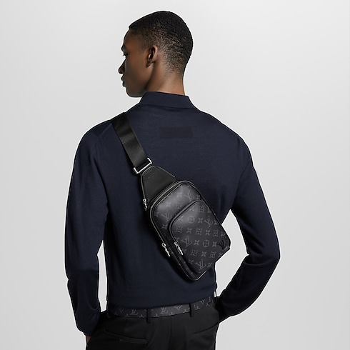 Avenue Slingbag PM Monogram Eclipse 帆布 in 男士's 皮件系列 男生包包總覽 collections by Louis Vuitton (產品縮放)