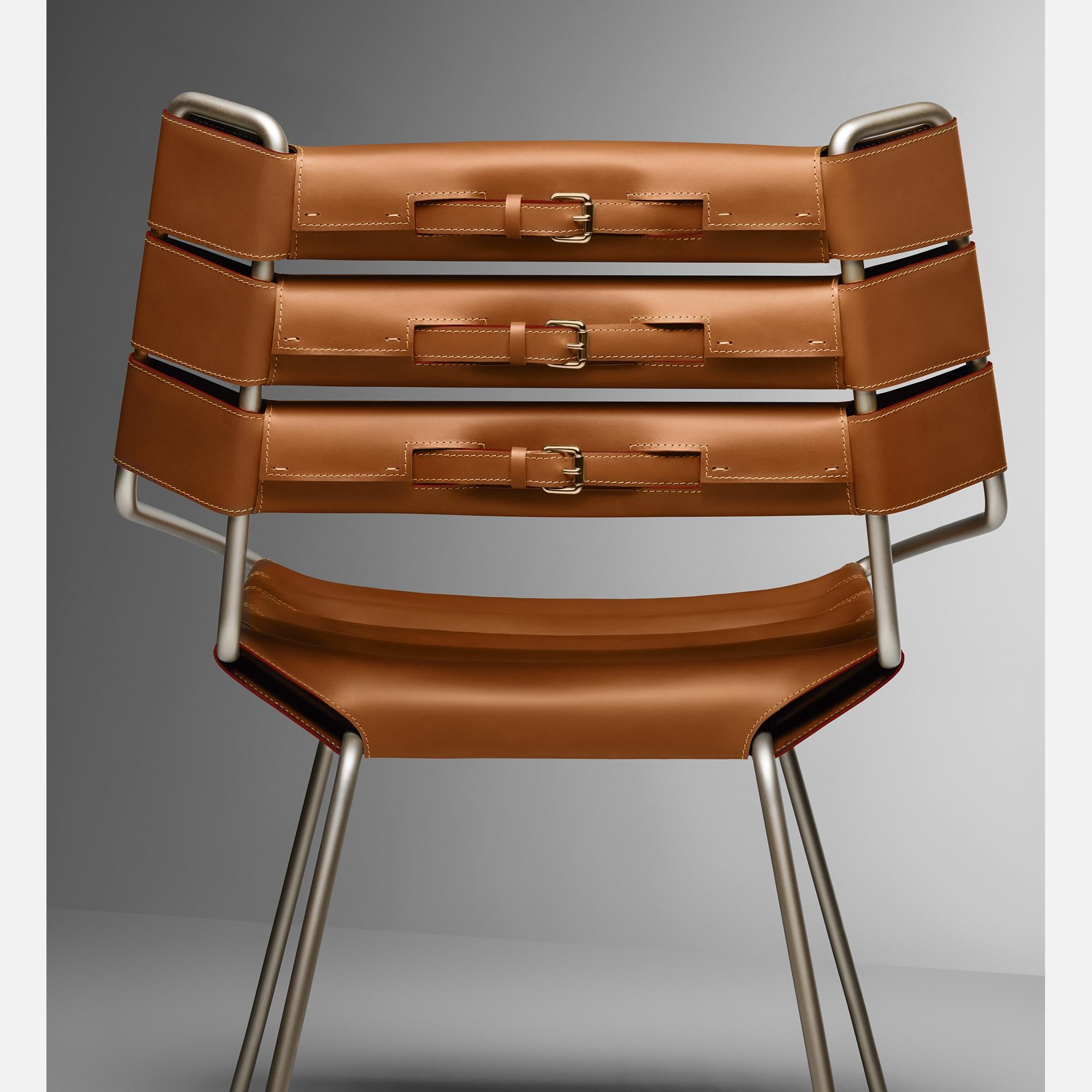 Belt Chair by Atelier Oï  in 行李箱、旅行用品及家居精品