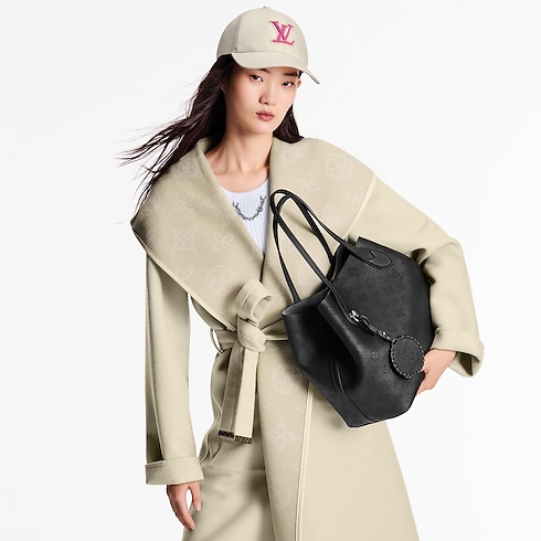 Blossom MM Mahina 皮革 in 女士's 時尚包款 所有系列 collections by Louis Vuitton (產品縮放)