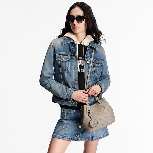 Blossom PM Mahina 皮革 in 時尚包包及小型皮件's 女士時尚包包 全新系列 collections by Louis Vuitton (產品縮放)