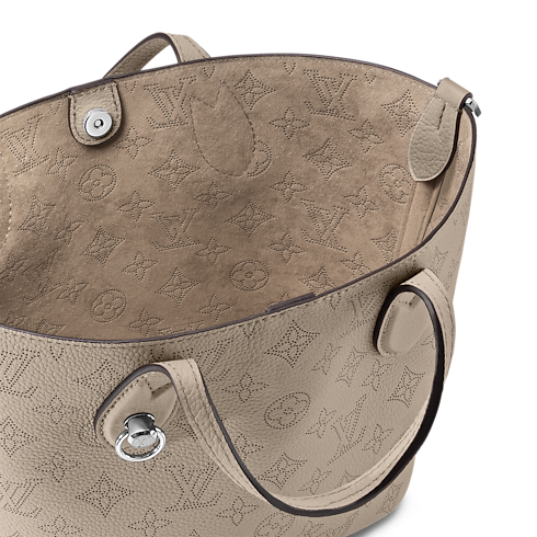 Blossom PM Mahina 皮革 in 時尚包包及小型皮件's 女士時尚包包 全新系列 collections by Louis Vuitton (產品縮放)