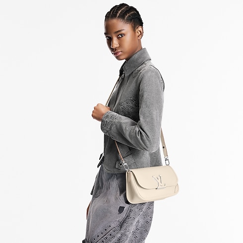 Buci Epi 皮革 in 女士's 時尚包款 女生包包總覽 collections by Louis Vuitton (產品縮放)