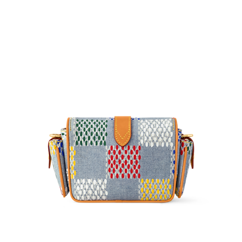 Cargo 可穿戴式錢包 Damier Other in 男士's 錢包及小型皮件 迷你包款 collections by Louis Vuitton (產品縮放)