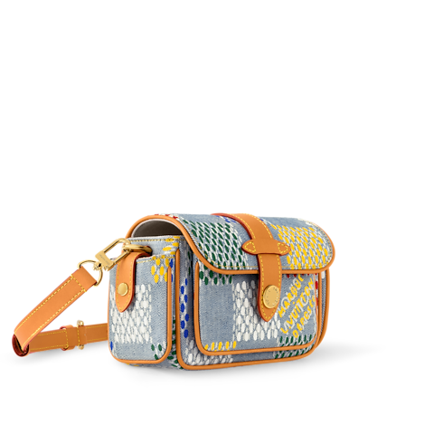 Cargo 可穿戴式錢包 Damier Other in 男士's 錢包及小型皮件 迷你包款 collections by Louis Vuitton (產品縮放)