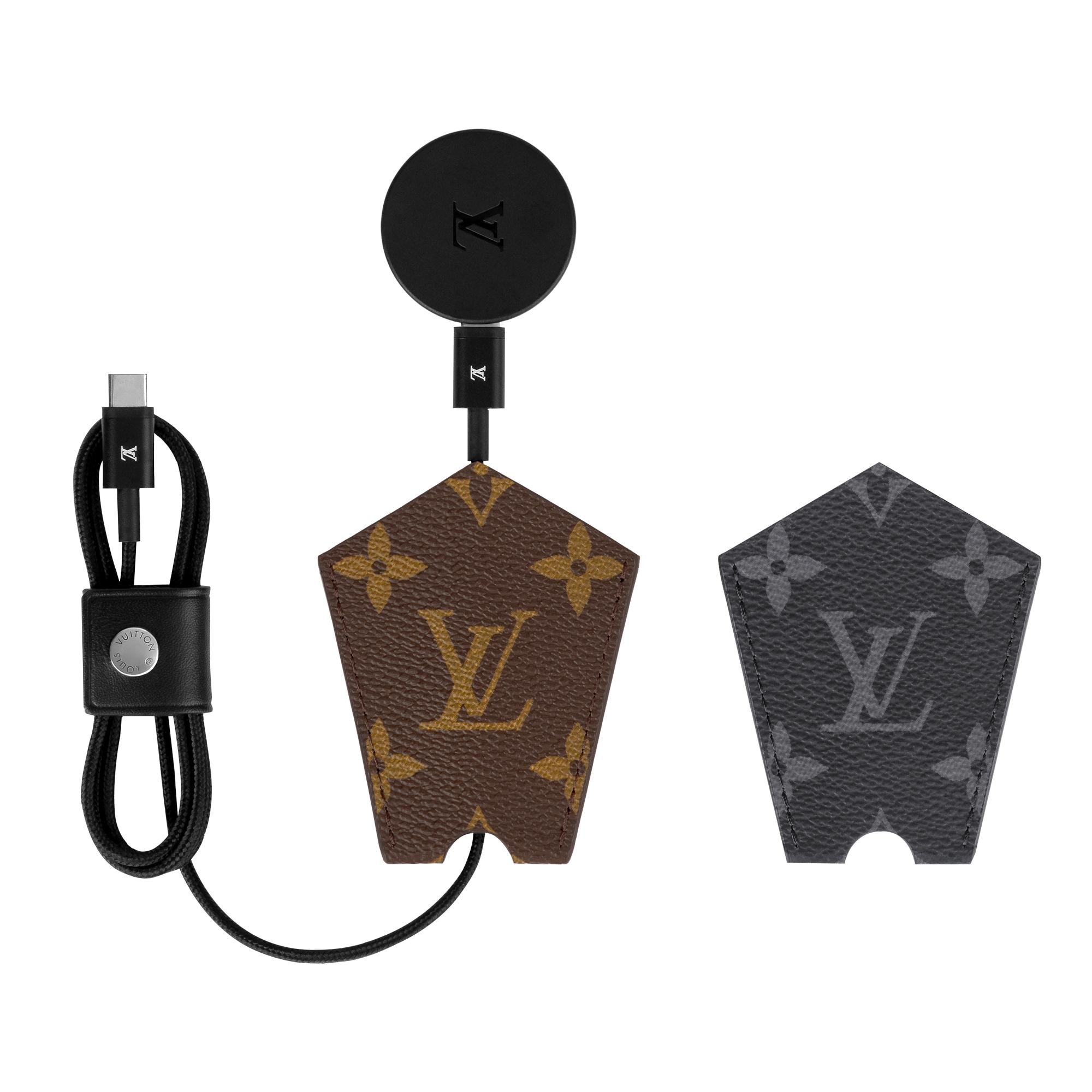 Tambour Horizon Light Up 智能腕錶充電器  in 行李箱、旅行用品及家居精品