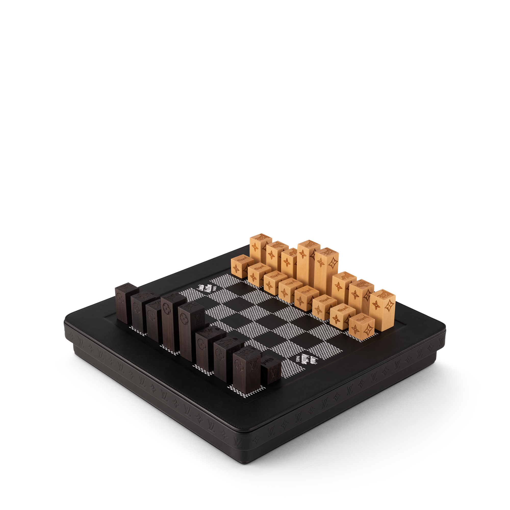 Chess Game . in 行李箱、旅行用品及家居精品
