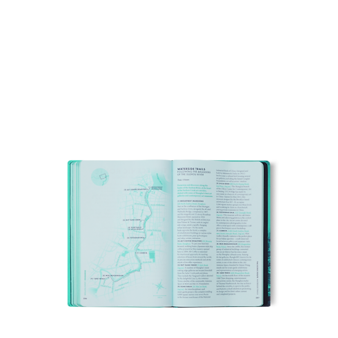 上海 City Guide in 行李箱、旅行用品及家居精品's 書庫及文具 旅遊指南 collections by Louis Vuitton (產品縮放)