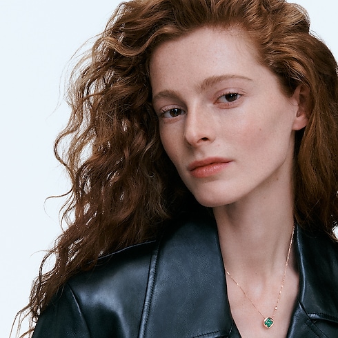 Color Blossom BB Sun 吊墜 - 配玫瑰K金、孔雀石及鑽石 in 珠寶系列's 按類別瀏覽 高級珠寶總覽 collections by Louis Vuitton (產品縮放)