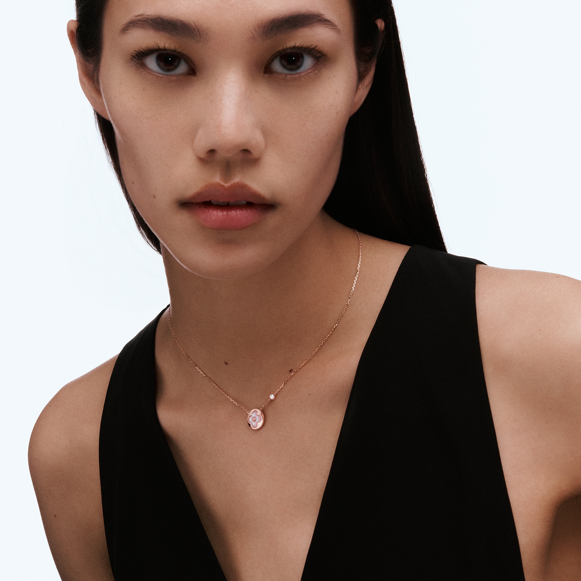 Color Blossom BB Sun 吊墜 - 配玫瑰K金、粉紅色珍珠母貝及鑽石  in 珠寶系列