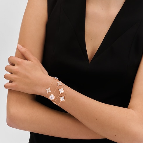 Color Blossom 13 Motifs 玫瑰K金配白色珍珠母貝及鑽石項鍊 in 珠寶系列's 按類別瀏覽 項鍊吊墜 collections by Louis Vuitton (產品縮放)