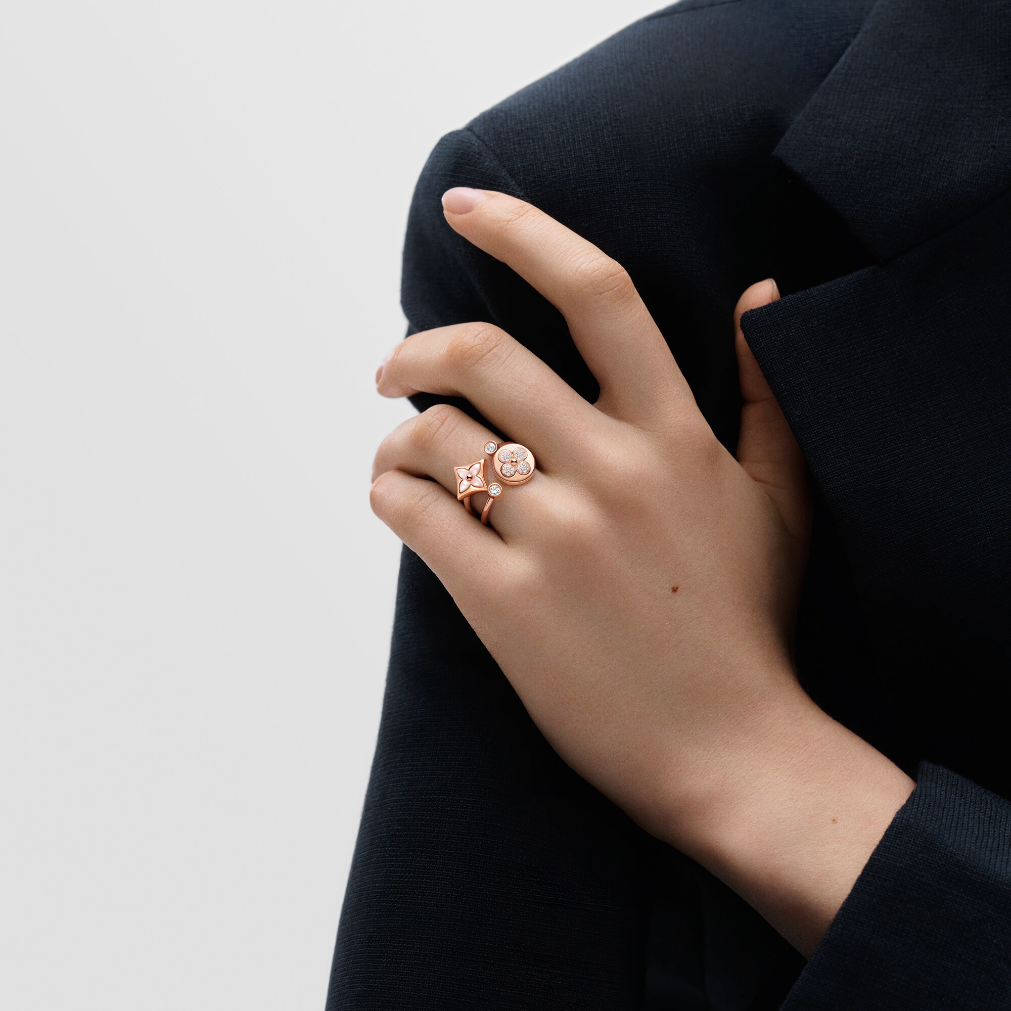 Color Blossom Mini Star 玫瑰K金配粉紅色珍珠母貝及鑽石戒指  in 珠寶系列