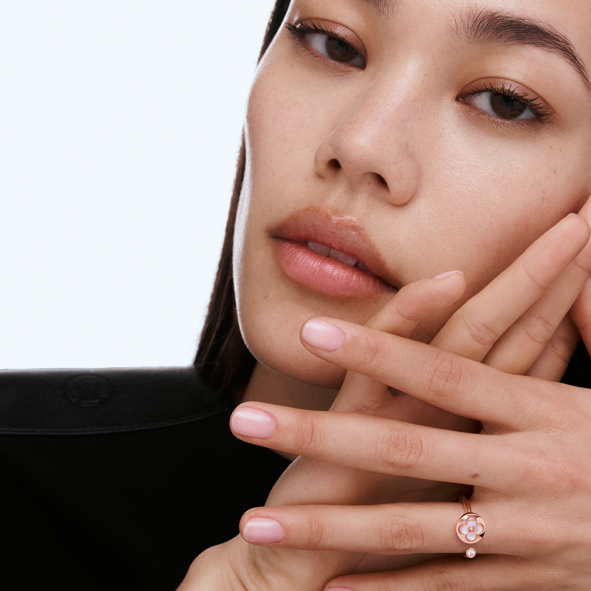 Color Blossom Mini Sun 戒指 - 配玫瑰K金、粉紅色珍珠母貝及鑽石  in 珠寶系列