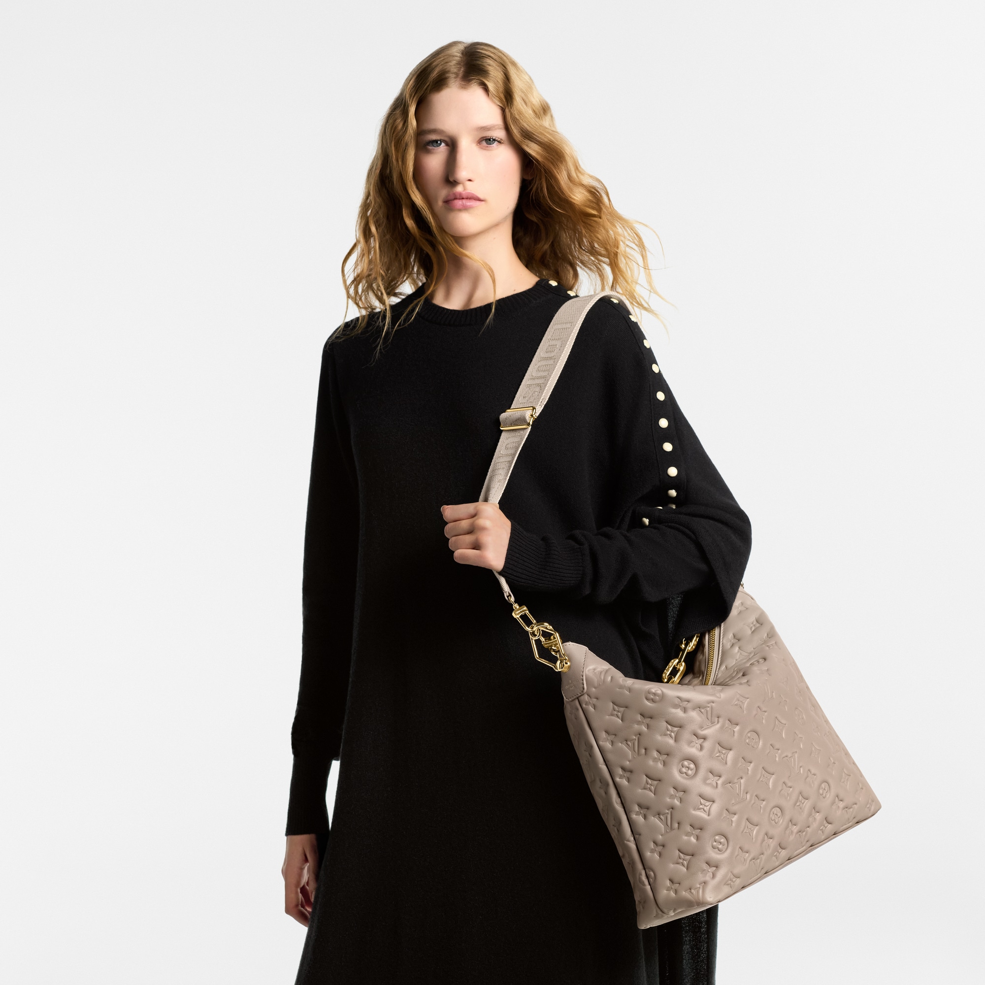 Coussin Hobo MM Coussin in 時尚包包及小型皮件