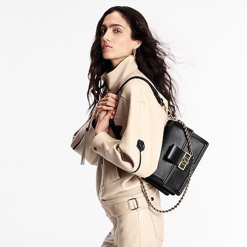 Dauphine MM Epi 皮革 in 女士's 時尚包款 女生包包總覽 collections by Louis Vuitton (產品縮放)