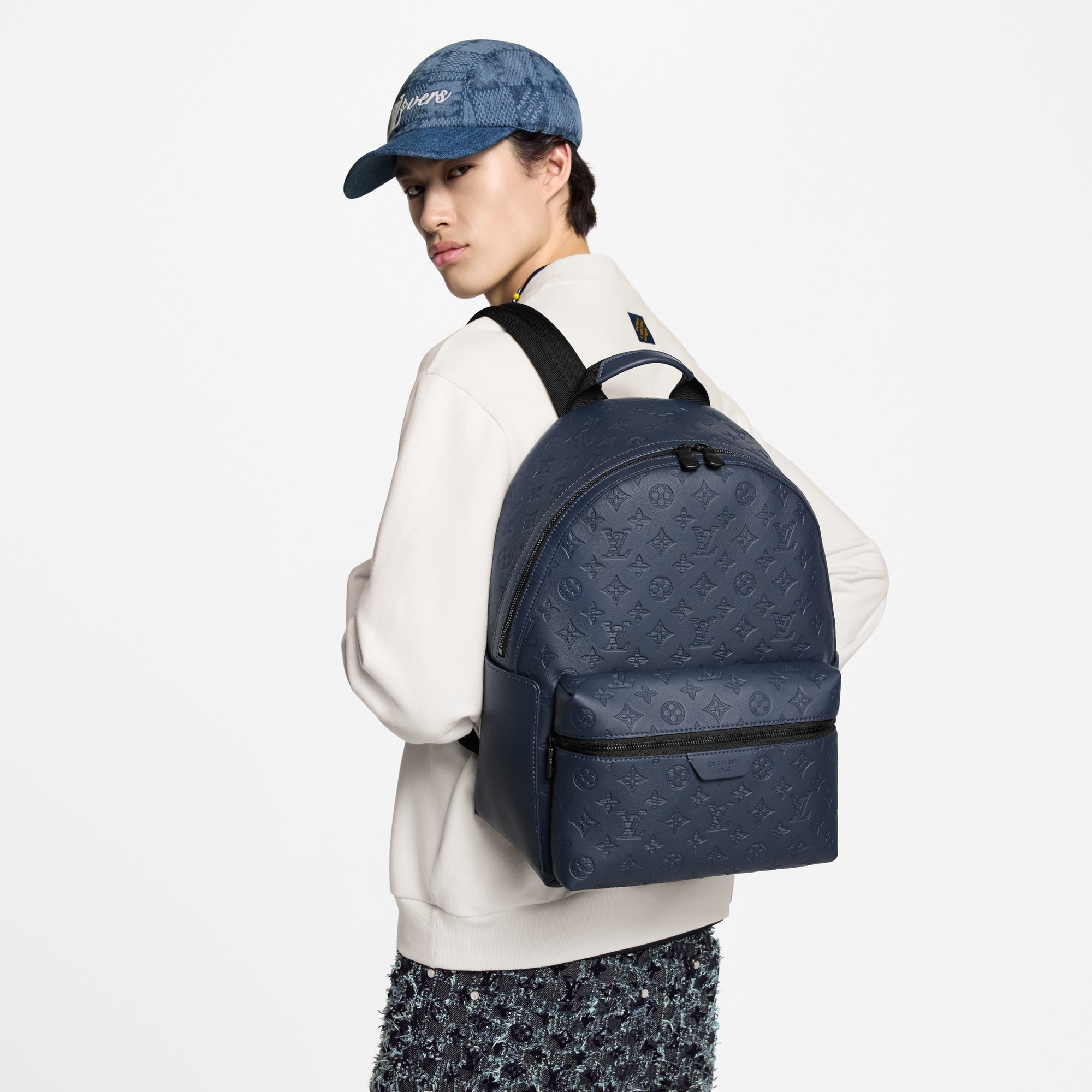 Discovery Backpack PM Monogram Shadow 皮革 in 時尚包包及小型皮件