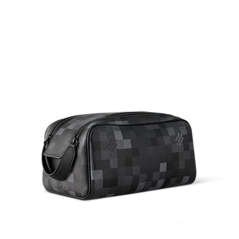 Dopp Kit D16 in 男士's 旅遊用品 旅遊配件 collections by Louis Vuitton (產品縮放)