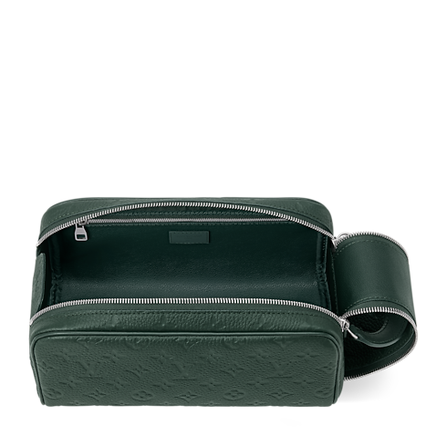 Dopp Kit Taurillon Monogram in 行李箱、旅行用品及家居精品's 旅行袋及拉桿行李箱 旅遊配件 collections by Louis Vuitton (產品縮放)