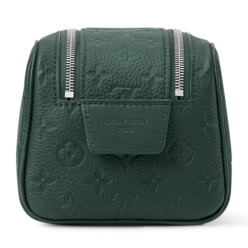 Dopp Kit Taurillon Monogram in 行李箱、旅行用品及家居精品's 旅行袋及拉桿行李箱 旅遊配件 collections by Louis Vuitton (產品縮放)