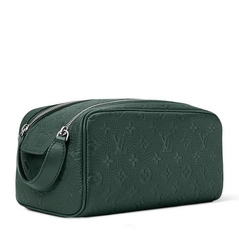 Dopp Kit Taurillon Monogram in 行李箱、旅行用品及家居精品's 旅行袋及拉桿行李箱 旅遊配件 collections by Louis Vuitton (產品縮放)