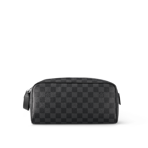 Dopp 梳洗包 Damier Graphite 帆布 in 男士's 旅遊用品 旅遊用品總覽 collections by Louis Vuitton (產品縮放)