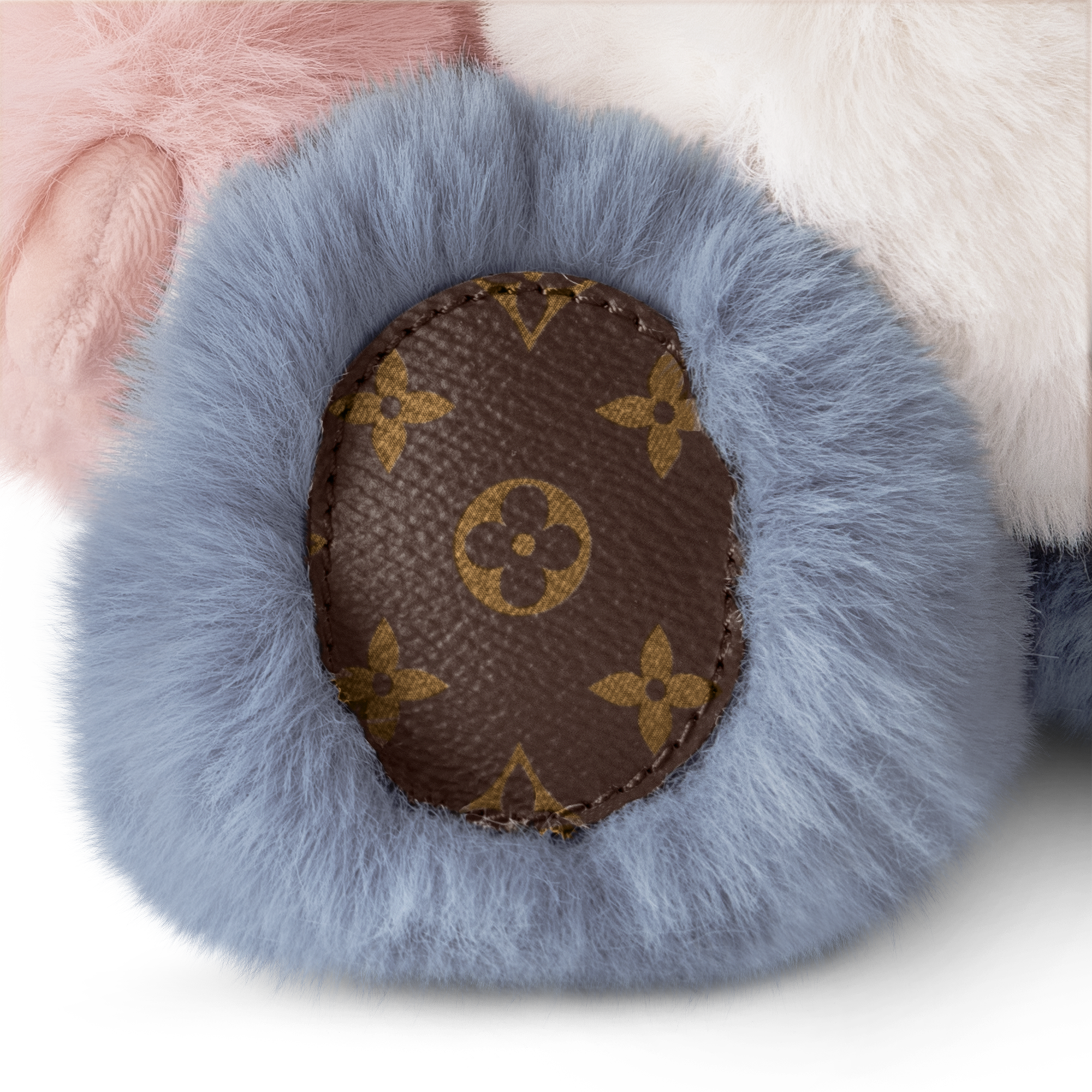 Vivienne Doudou 玩偶  in 行李箱、旅行用品及家居精品