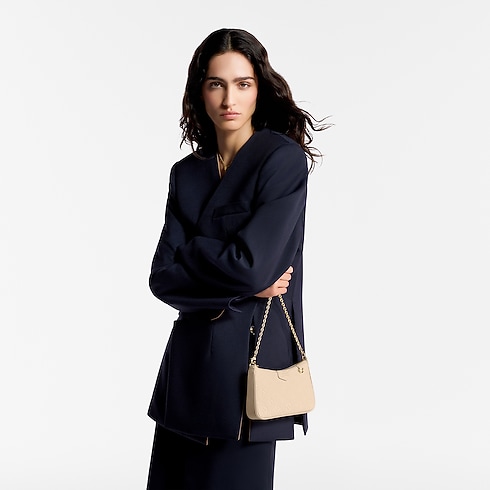 Easy Pouch On Strap Monogram Empreinte 皮革 in 女士's 錢包及小型皮件 女裝錢包、皮夾及小型皮件總覽 collections by Louis Vuitton (產品縮放)