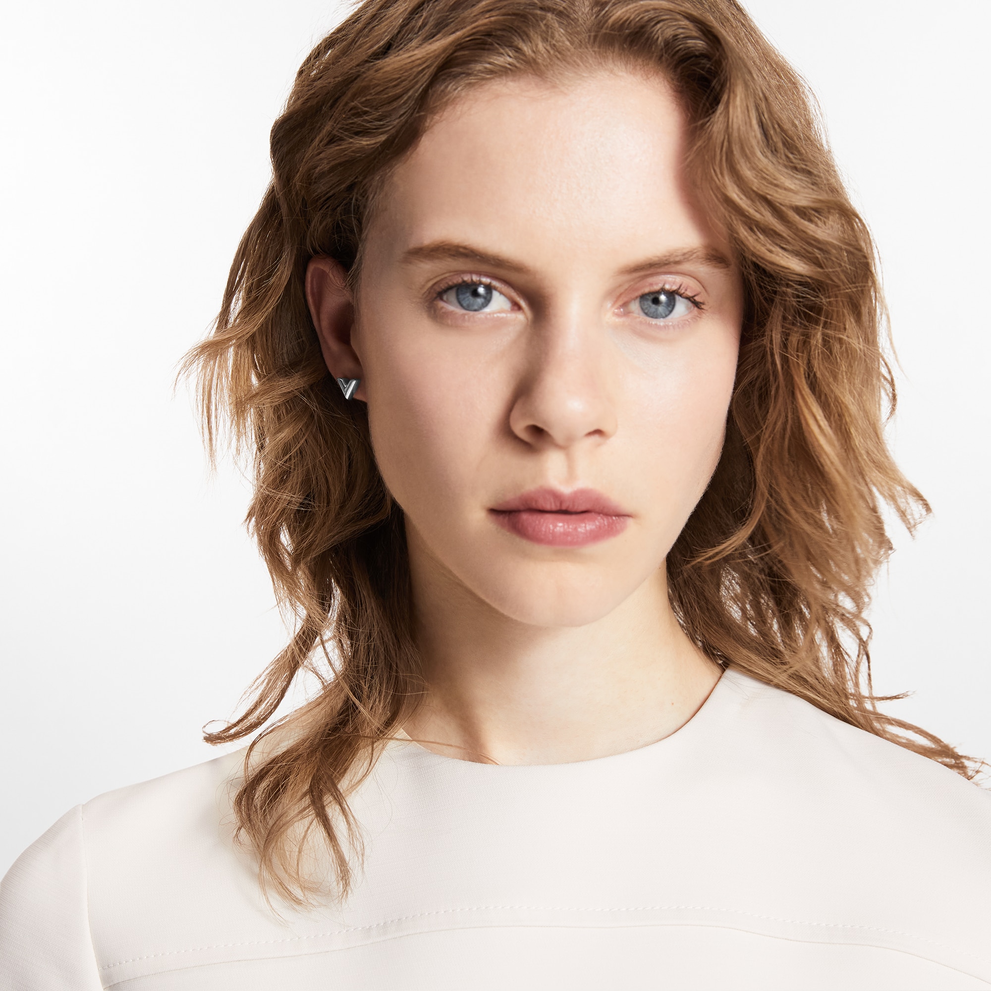 Essential V 耳釘 . in 女士