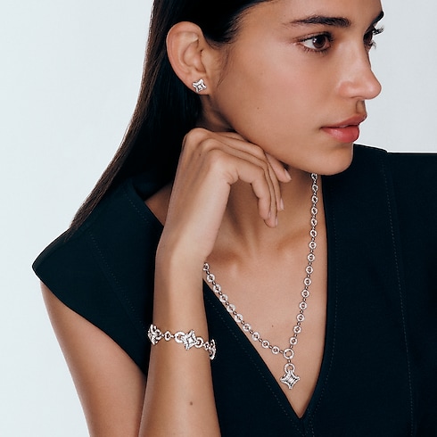 Ever Blossom 吊墜 - 配白K金及鑽石 in Les Extraordinaires's 珠寶系列 項鏈吊墜 collections by Louis Vuitton (產品縮放)