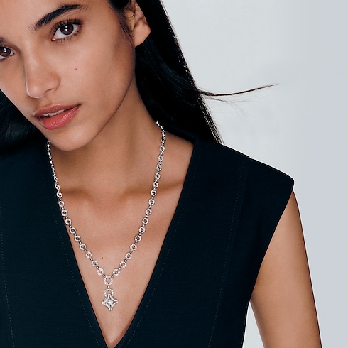 Ever Blossom 吊墜 - 配白K金及鑽石 in Les Extraordinaires's 珠寶系列 項鏈吊墜 collections by Louis Vuitton (產品縮放)