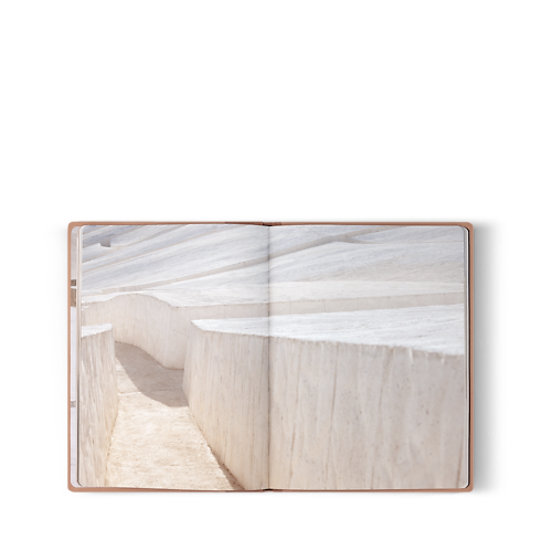 Fashion Eye Cretto di Burri in 行李箱、旅行用品及家居精品's 書庫及文具 旅遊攝影集 collections by Louis Vuitton (產品縮放)