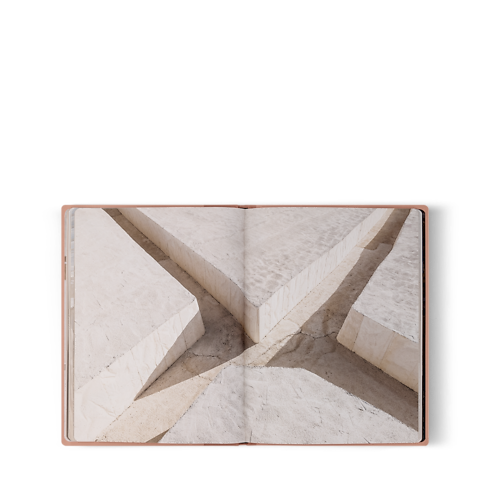 Fashion Eye Cretto di Burri in 行李箱、旅行用品及家居精品's 書庫及文具 旅遊攝影集 collections by Louis Vuitton (產品縮放)