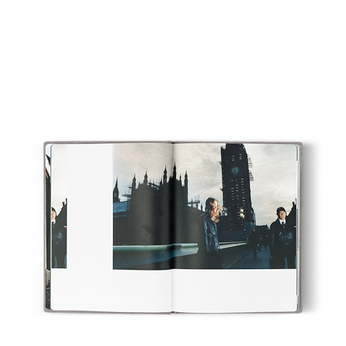 Fashion Eye London in 行李箱、旅行用品及家居精品's 書庫及文具 旅遊攝影集 collections by Louis Vuitton (產品縮放)