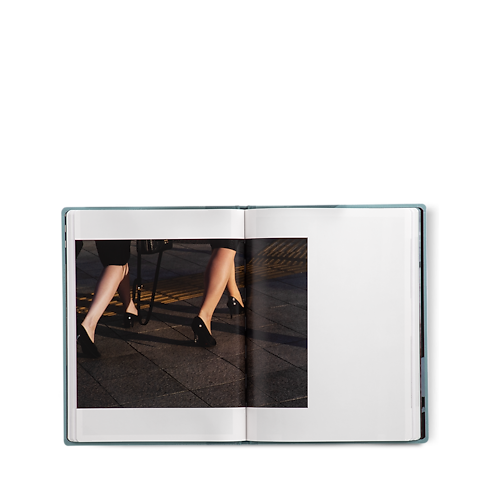 Fashion Eye Seoul in 行李箱、旅行用品及家居精品's 書庫及文具 旅遊攝影集 collections by Louis Vuitton (產品縮放)