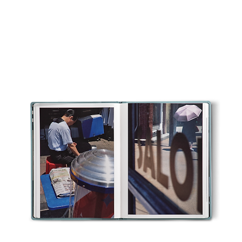 Fashion Eye Seoul in 行李箱、旅行用品及家居精品's 書庫及文具 旅遊攝影集 collections by Louis Vuitton (產品縮放)