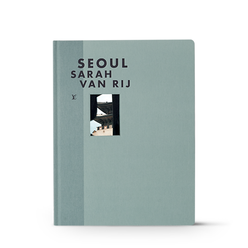 Fashion Eye Seoul in 行李箱、旅行用品及家居精品's 書庫及文具 旅遊攝影集 collections by Louis Vuitton (產品縮放)