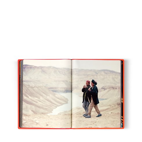 Fashion Eye Silk Road in 行李箱、旅行用品及家居精品's 書庫及文具 旅遊攝影集 collections by Louis Vuitton (產品縮放)