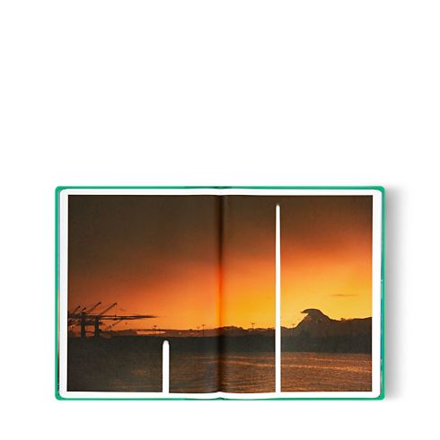 Fashion Eye Tahiti By Jonathan Llense in 行李箱、旅行用品及家居精品's 書庫及文具 旅遊攝影集 collections by Louis Vuitton (產品縮放)