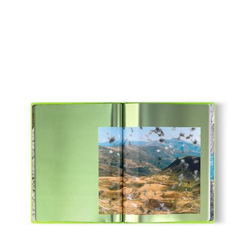 Fashion Eye Ukraine in 行李箱、旅行用品及家居精品's 書庫及文具 旅遊攝影集 collections by Louis Vuitton (產品縮放)