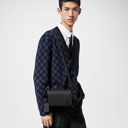 翻蓋隨身錢包 LV Aerogram in 男士's 皮件系列 All Collections collections by Louis Vuitton (產品縮放)