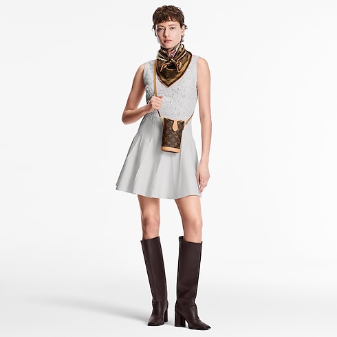 Fold Me 收納包 Monogram 帆布 in 女士's 錢包及小型皮件 女裝錢包、皮夾及小型皮件總覽 collections by Louis Vuitton (產品縮放)