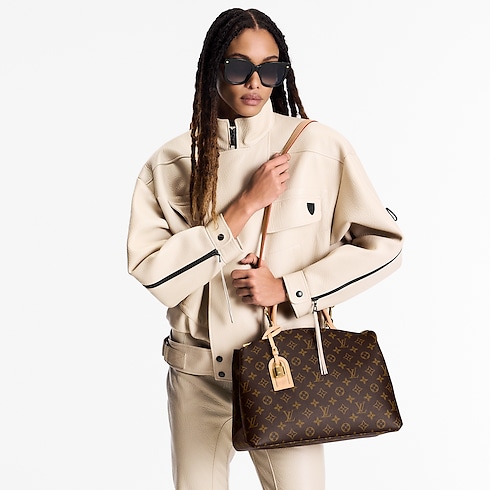 Grand Palais Monogram 帆布 in 女士's 時尚包款 女生包包總覽 collections by Louis Vuitton (產品縮放)