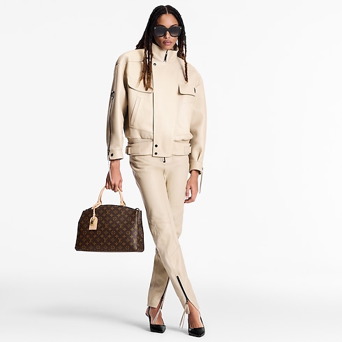 Grand Palais Monogram 帆布 in 女士's 時尚包款 女生包包總覽 collections by Louis Vuitton (產品縮放)