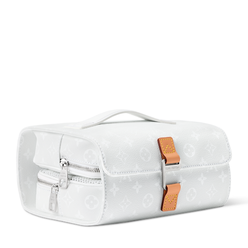 Hanging Toiletry Bag 2 Compartments in 全新系列's 男士系列 獨家線上預購:LV Ski 系列 collections by Louis Vuitton (產品縮放)
