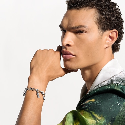耳機吊飾 . in 男士's 時尚首飾 男裝時尚首飾總覽 collections by Louis Vuitton (產品縮放)